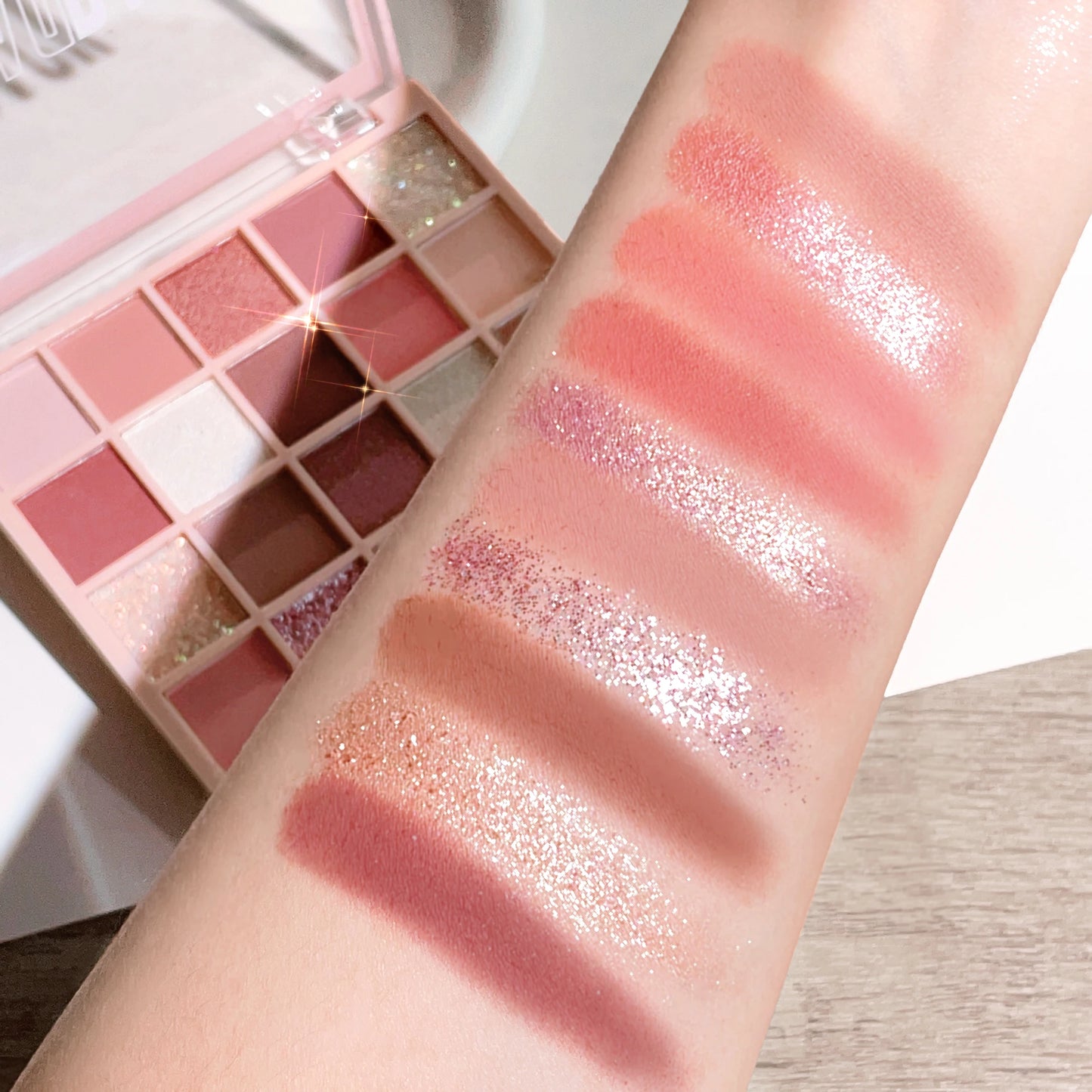 Daily Glam Eyeshadow Palette – 25 Rich Colors